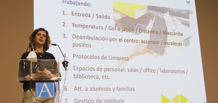 UNEATLANTICO personnel attended a training session on workplace guideline practices concerning COVID-19