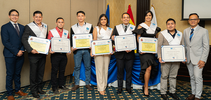 UNEATLANTICO celebrates FUNIBER scholarship recipients at a university degree award ceremony in Nicaragua