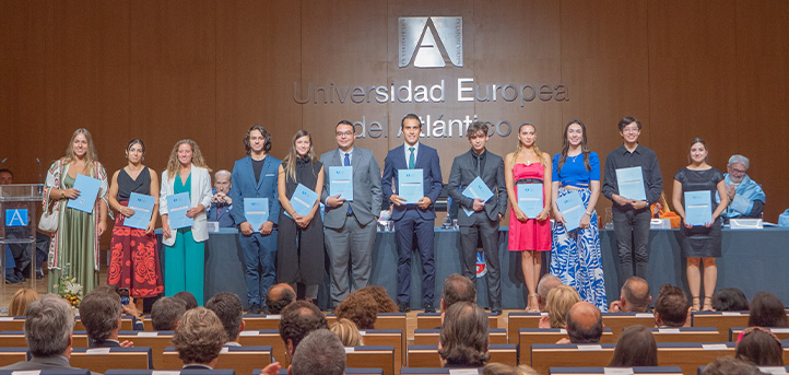UNEATLANTICO awards diplomas to the best academic records of the sixth graduating class