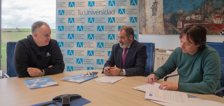 UNEATLANTICO and Martimba sign an agreement to promote padel and organize tournaments on campus
