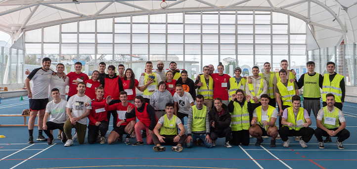 CAFYD students carry out an inclusive sports activity together with the Cantabrian association AMPROS