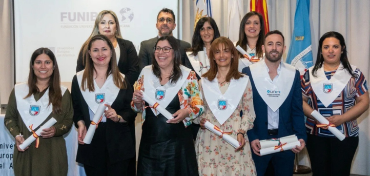 UNEATLANTICO celebrates in Uruguay with a group of scholarship holders at a graduation ceremony
