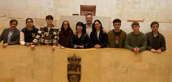 Students of the three degrees in Communication of UNEATLANTICO visit the Parliament of Cantabria