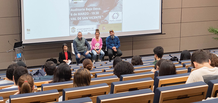 The auditorium of UNEATLANTICO hosts a colloquium talk with a screening of the documentary “ARSUARA”