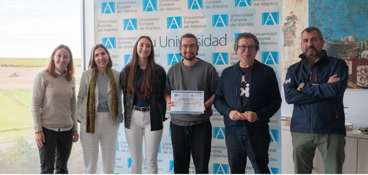 UNEATLANTICO Student Delegation delivered to the Red Cross the proceeds obtained by the Aula de Teatro (Theater Classroom)