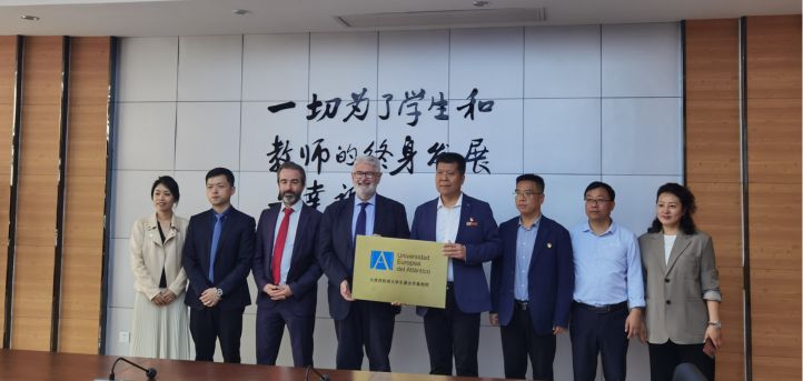 Roberto Ruiz and Juan Luis Vidal travel to China, representing UNEATLANTICO, with the aim of establishing collaboration agreements and strengthening relations.