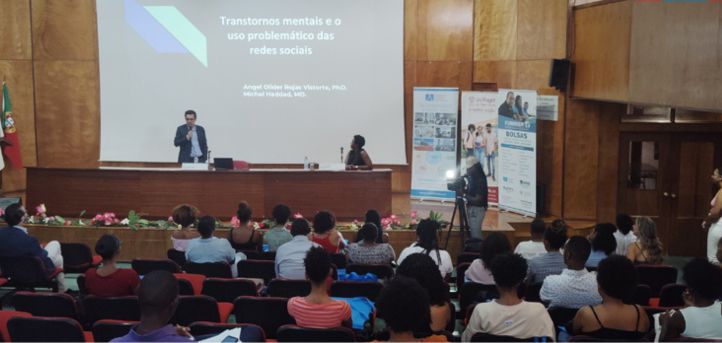 Dr. Angel Rojas, professor at UNEATLANTICO, gives a lecture on mental health in Cape Verde