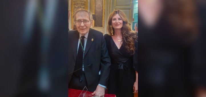 Silvia Aparicio, vice-rector of UNEATLANTICO, accompanies Mr. Ramón Tamames to the Award of the Royal Academy of Doctors of Spain.