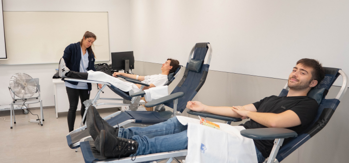 The university community collaborates in a blood donation day held on the UNEATLANTICO Campus