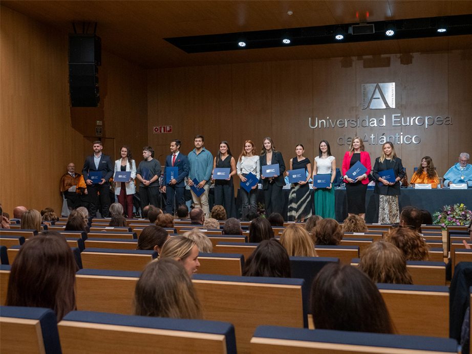 UNEATLANTICO awards diplomas to the best academic records of the seventh class