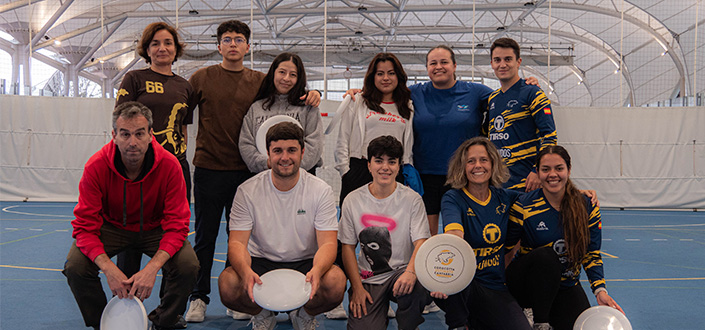 UNEATLANTICO organizes the Ultimate Frisbee workshop together with Corocotta Ultimate Cantabria at the University’s sports facilities