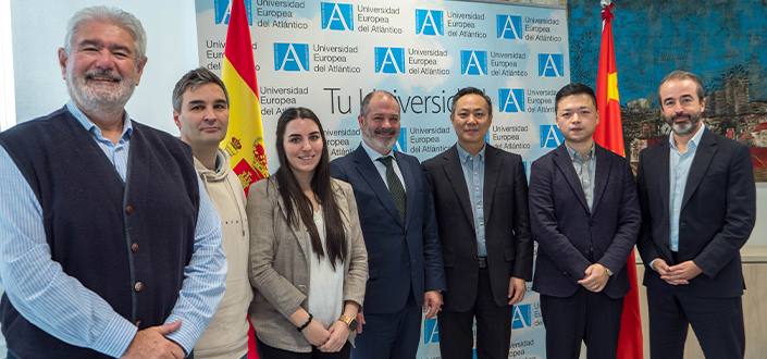 The Dean of the Institute of Foreign Languages of the Central China Normal University (CCNU) visits the European University of the Atlantic (UEA)