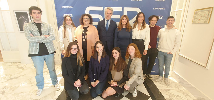 Students of the degree in Journalism attend the speech given by the Director General of Cadena SER, Ignacio Soto, at the Foro SER Cantabria