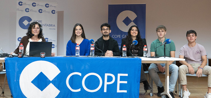 Communication students attend the live broadcast of the local magazine of COPE Cantabria