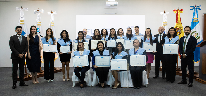 UNEATLANTICO recognises its scholarship students at a diploma ceremony in Guatemala