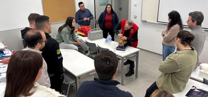 The European University of the Atlantic and the Red Cross are running a first aid course to implement the Health Emergency Plan