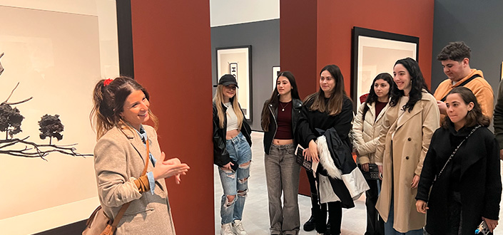 UNEATLANTICO students visit the Chema Madoz exhibition at the Naves de Gamazo