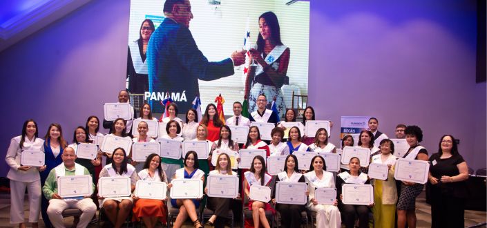 UNEATLANTICO organises a graduation ceremony for its scholarship holders in the Dominican Republic