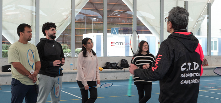 The SAFD of UNEATLANTICO in collaboration with the Cantabrian Federation gives a practical session of Badminton.