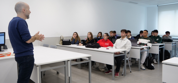 Victor Lamadrid, director of the Cantabria Film Commission, presents the workshop ‘What is film and how is it made?’ in UNEATLANTICO