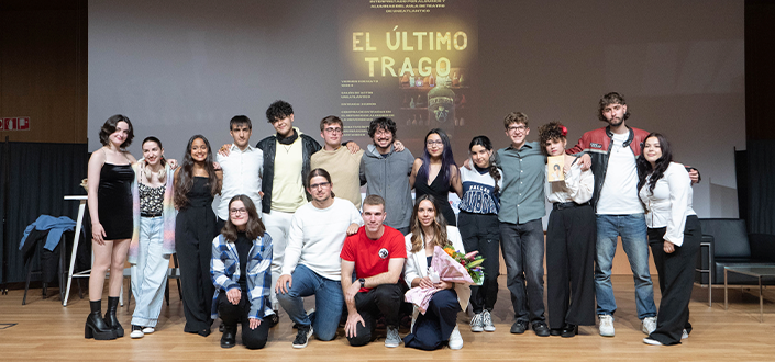 The UNEATLANTICO Theatre Workshop premieres its latest play, «El último trago» (The Last Drink), in the university’s Assembly Hall