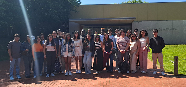 International students from UNEATLANTICO visit the Altamira Caves in a cultural activity organised by ORI