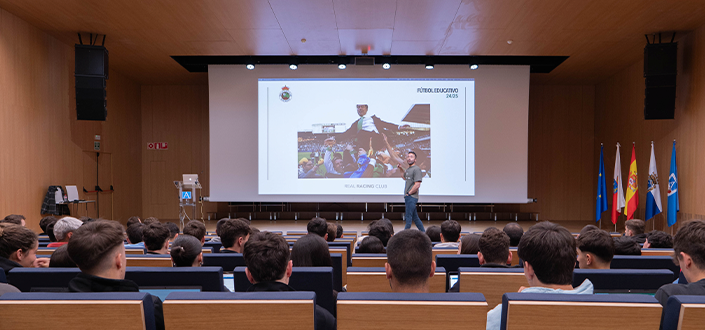 Real Racing Club coaches offer master classes to CAFYD students at UNEATLANTICO