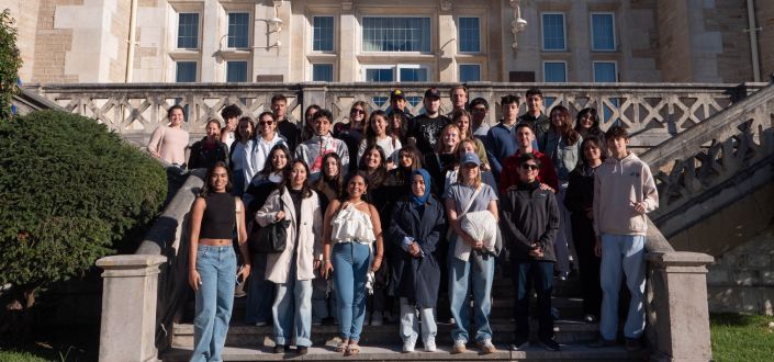 The Councilor of Culture, Youth and Education, Noemí Méndez, welcomes the new international students of UNEATLANTICO, in a meeting at the Magdalena Palace