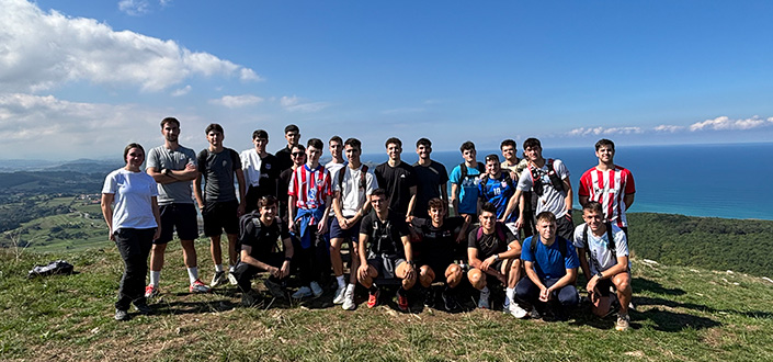 Students of the degree in CAFYD of UNEATLANTICO make a hiking route through the Picota