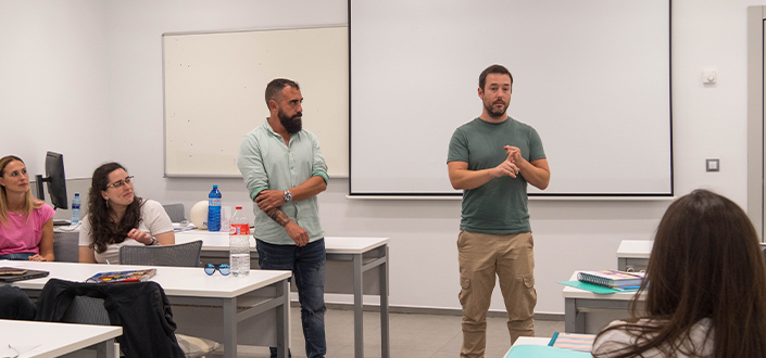 Victor González, head of studies at CEE Parayas, gives a talk to the students of the Master in Teacher Training from UNEATLANTICO