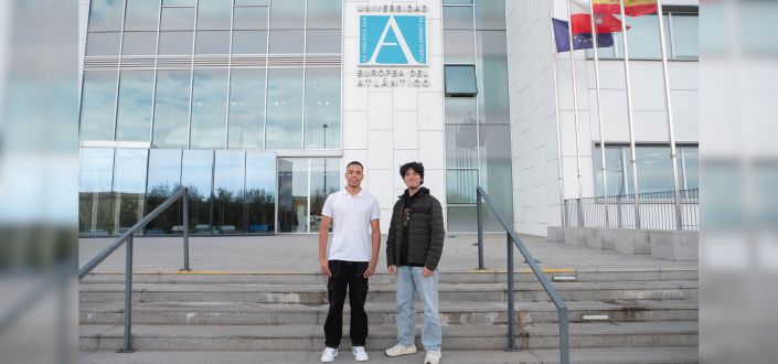 Two students of the degree in Journalism, awarded in the I Internship Award of the Association of Journalists of Cantabria