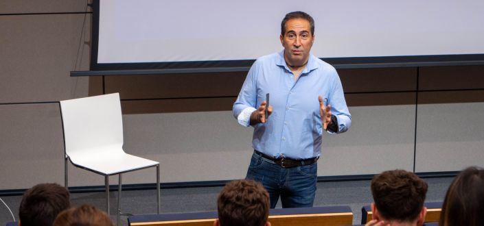 Guillermo Barros, delegate of the Tax Office, gives a talk on civic-fiscal education at UNEATLANTICO