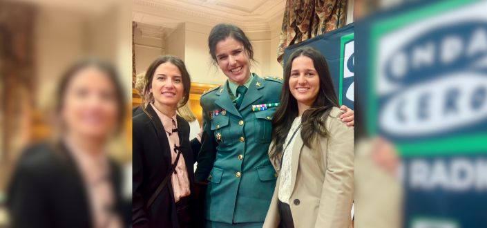 The first lieutenant colonel of the Civil Guard in Cantabria, María Pilar Villasante receives the Premio Mujer Cantabria de Onda Cero sponsored by UNEATLANTICO