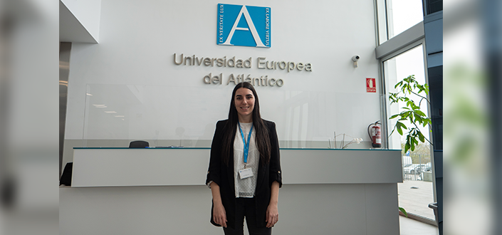 Paula Quijano, lecturer at UNEATLANTICO, gives a lecture on AI at an International Congress organized by Unicollege (Italy)