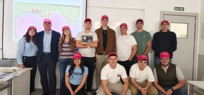 Professionals of the Armando Álvarez Group offer a talk on sustainability at UNEATLANTICO