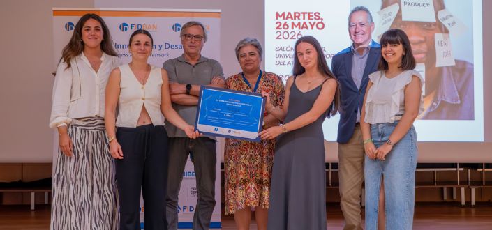 Yester stands up with the I Entrepreneurship Award of UNEATLANTICO